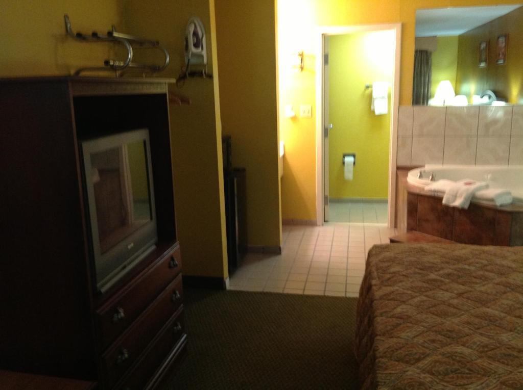 Colonial Inn And Suites - Memphis Саутавен Номер фото
